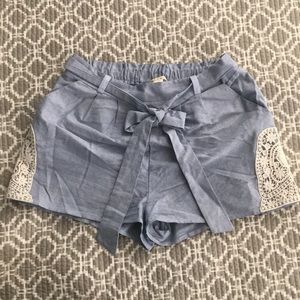 SZ M Miami chambray shorts with crochet detail